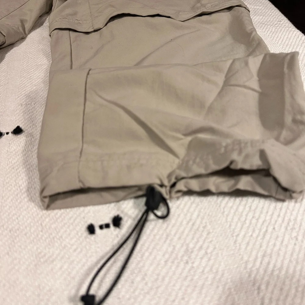 Columbia Women's Light Khaki Zip-Off Cargo Pants - Picture 6 of 9